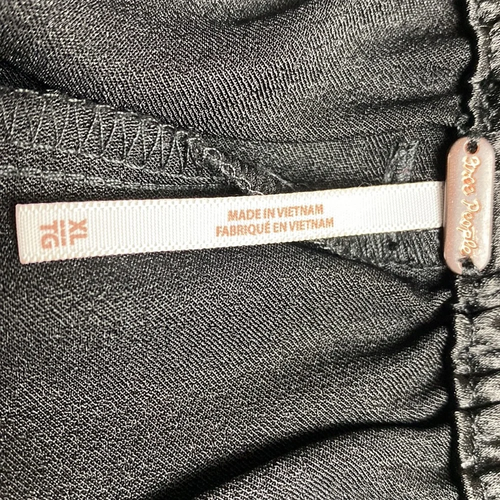 Free People Give A Little Shorts Black Satin, Size XL new - Picture 11 of 15